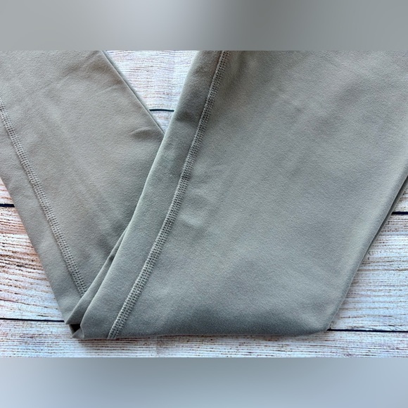 SOLD🔴ALO Yoga Dash Leggings in Gravel - Picture 10 of 11